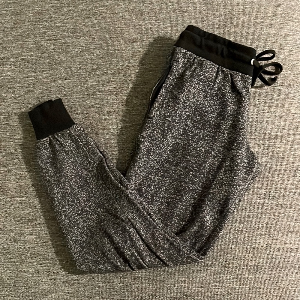 LA hearts comfy joggers